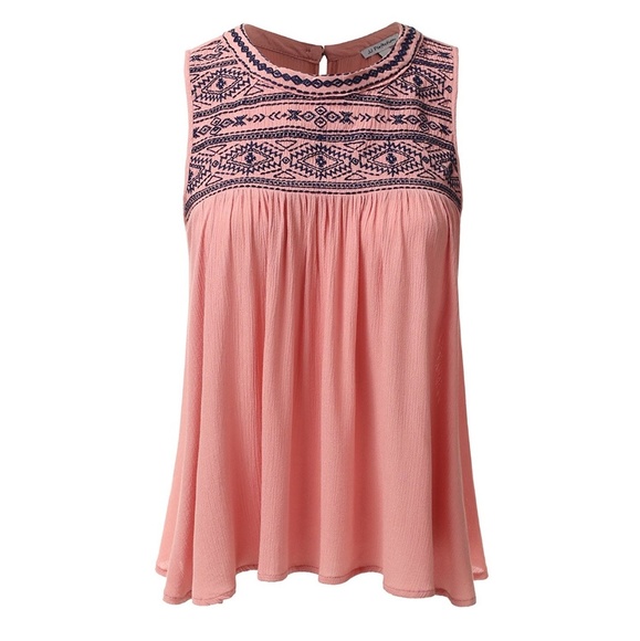 Tops - 🔵🆕 Pink Embroidery Top